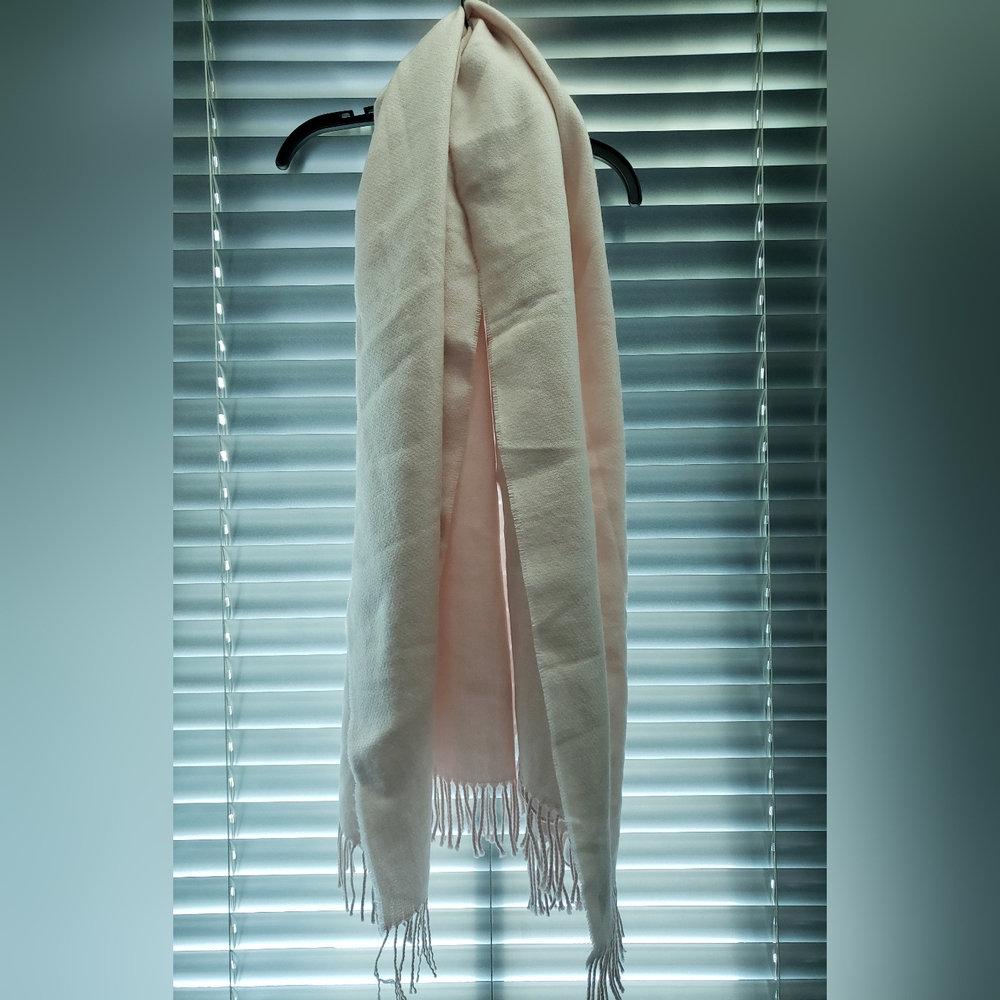 Aritzia Optimis Solis SB Pale Pink Scarf